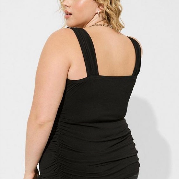 New Woman’s Plus size Pink Torrid long tight top with side ruching size 2X - Picture 5 of 8